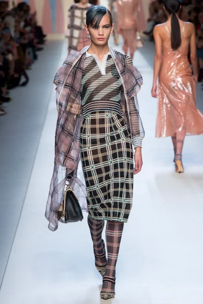 Look 44